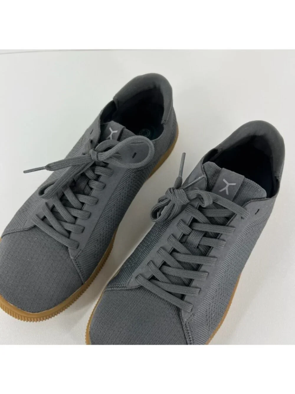 Flux Adapt Knit Trainer Shoes Men Size 9 Gum sole Toe Box Low Top Gray